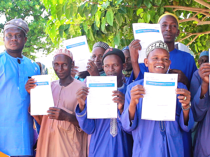 La communauté peulh de Parakou et de N’Dali très heureuse de recevoir ses certificats